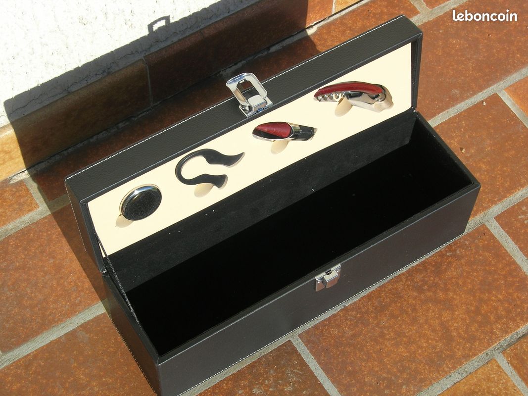 Boite à offrir avec accessoires pour le vin (image 1)