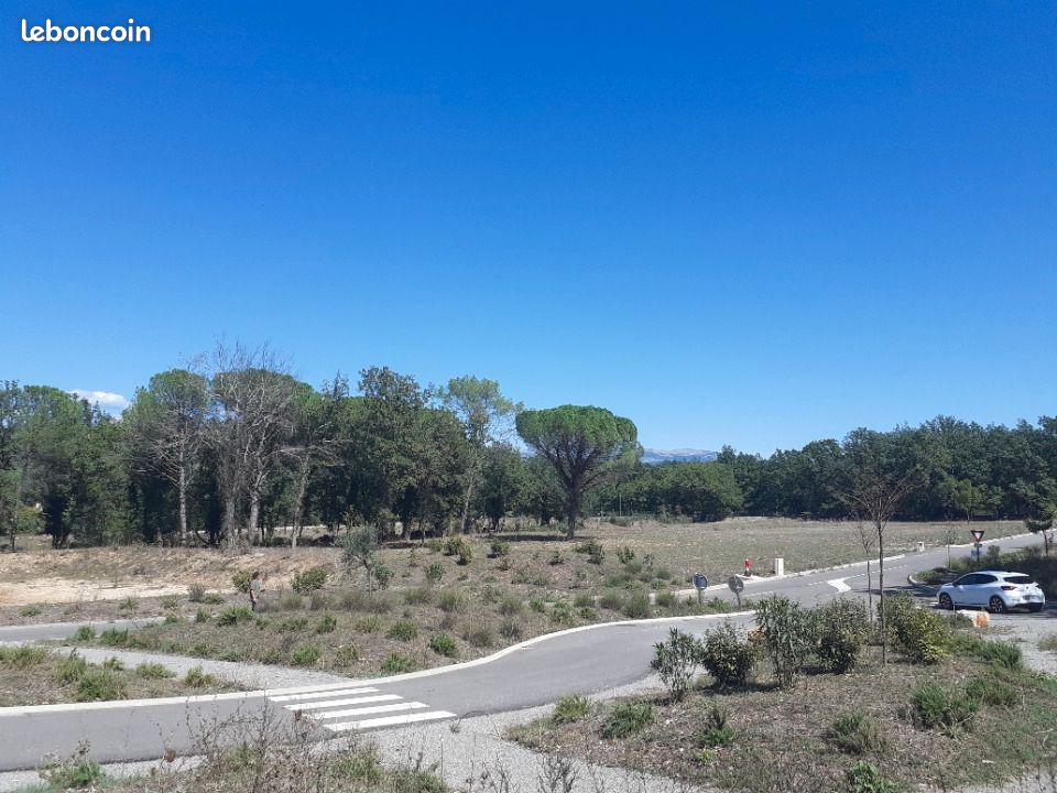 Terrain 1 685 m² Tourrettes · 250 000 €