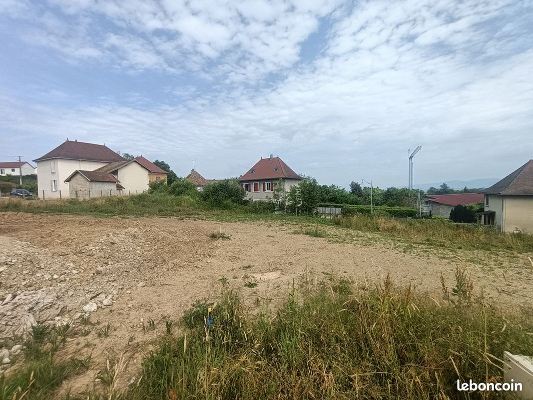 Terrain viabilisé · à Dolomieu · 86 000 €