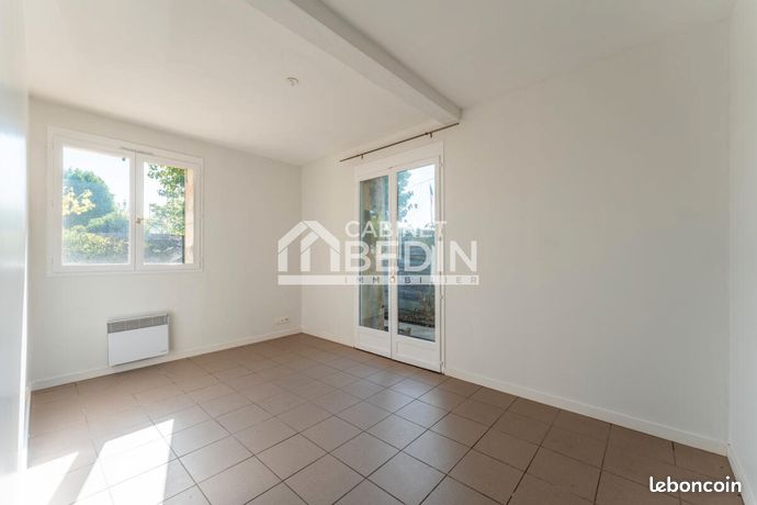 https://img.leboncoin.fr/api/v1/lbcpb1/images/aa/10/c4/aa10c43a22384674ea2975cc9a57838c4096f58c.jpg?rule=ad-image