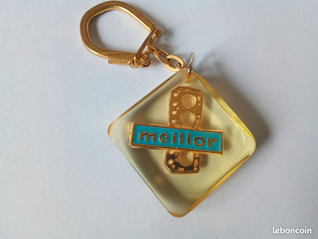 automobile heuliez . porte clef .medaille plaqué or . tasse a