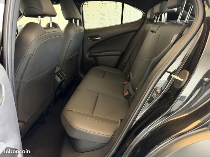Lexus UX 250h F SPORT Design 2WD (image 16)