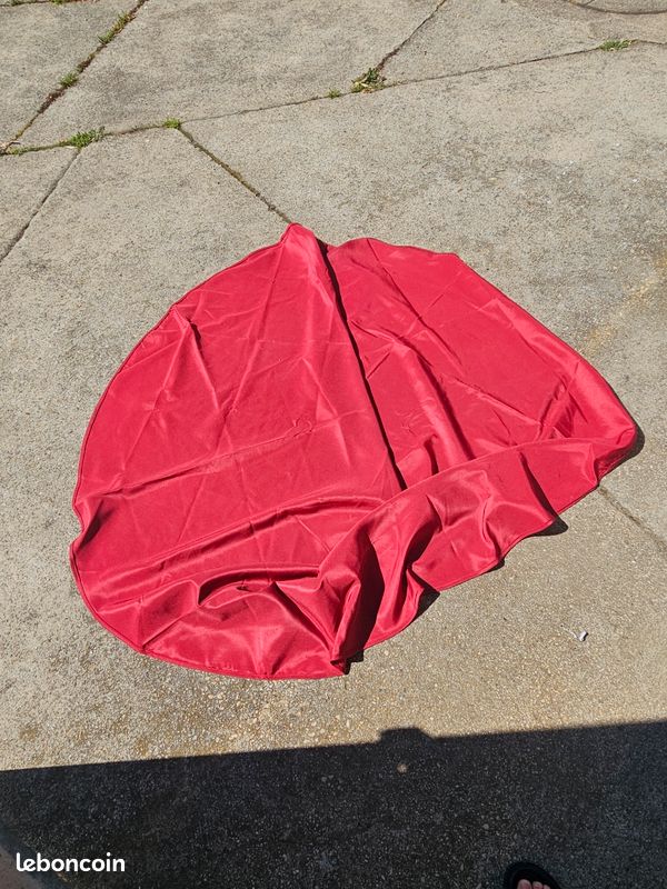 Nappe rouge ronde (image 1)