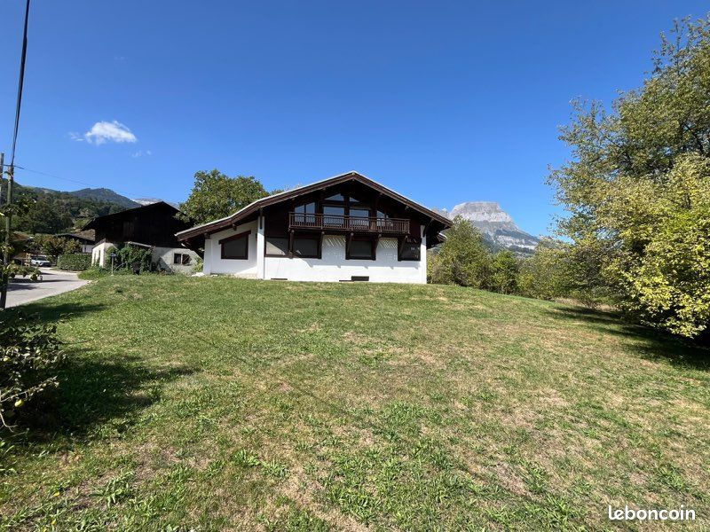 Maison 11 pièces 265 m² · à Sallanches · 265 m² · 950 000 €