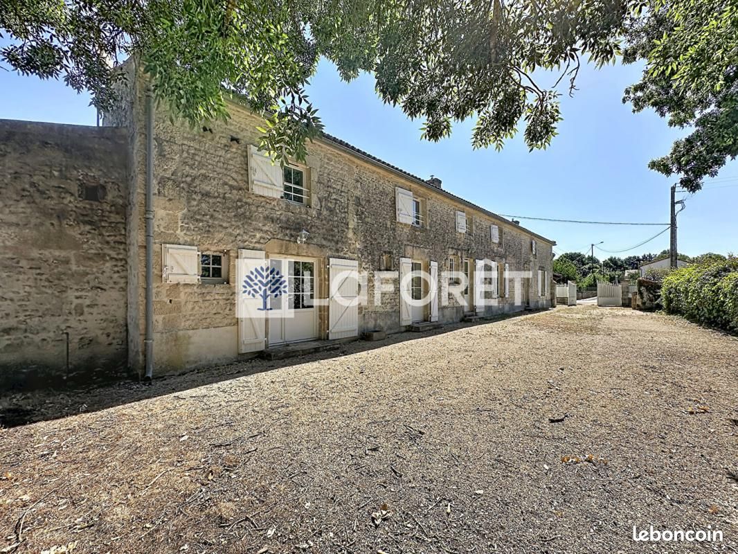 Maison 183 m² · à Coulonges-sur-l'Autize · 183 m² · 950 €