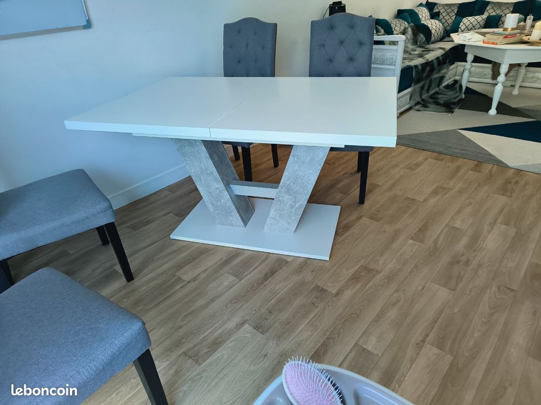 Table de salle à manger ÉVOLUTIVE - Pied design effet béton (image 1)