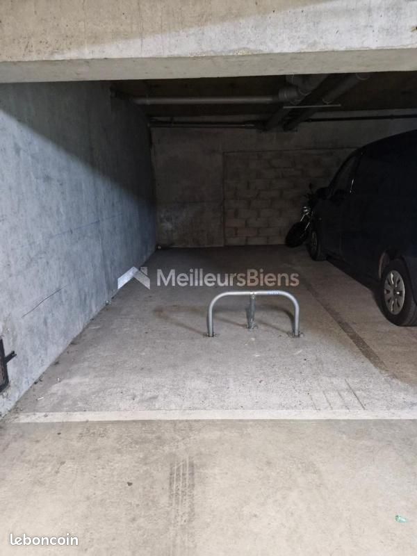 Parking 17 m² · à Paris · 17 m² · 21 600 €