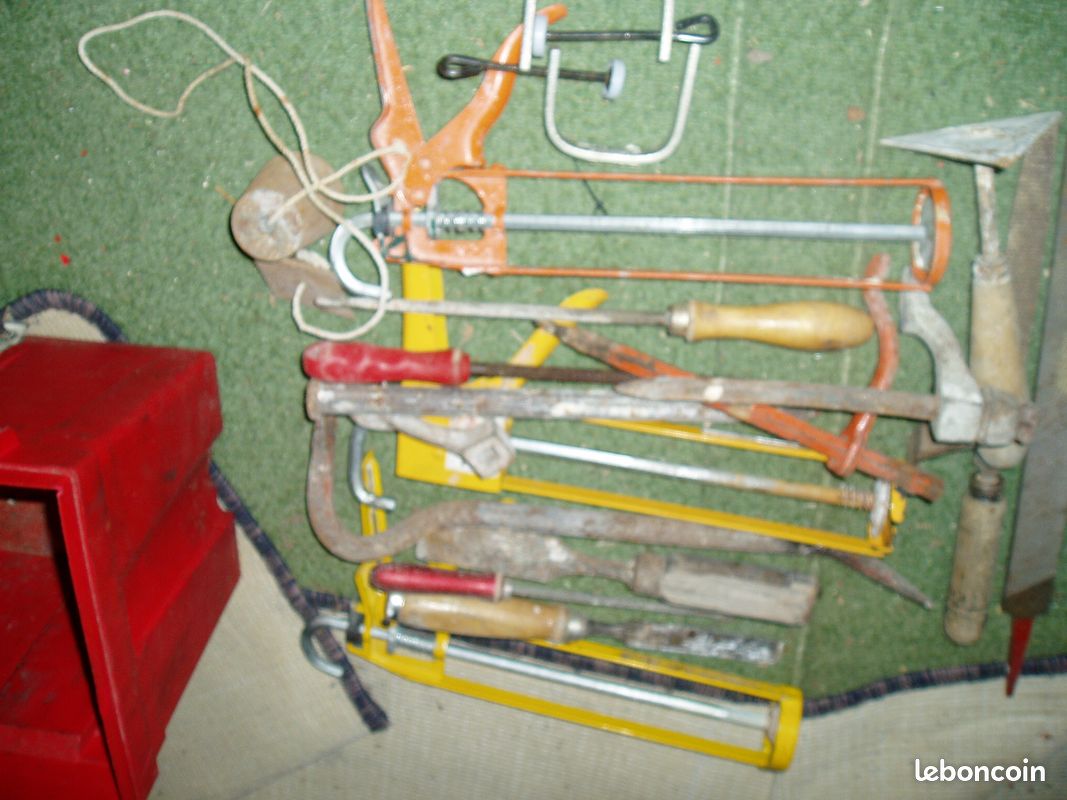 Lot d outils chantier ou bricolage (image 1)