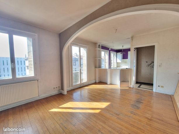 Exceptionnel appartement tres lumineux t3+balcon+cave+1 parking privatif ferme