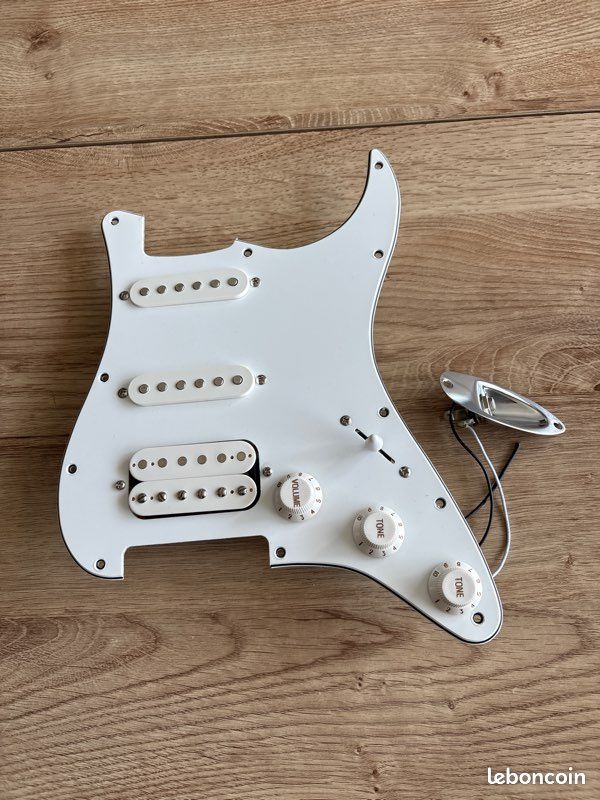 Plaque Squier HSS blanche (image 1)