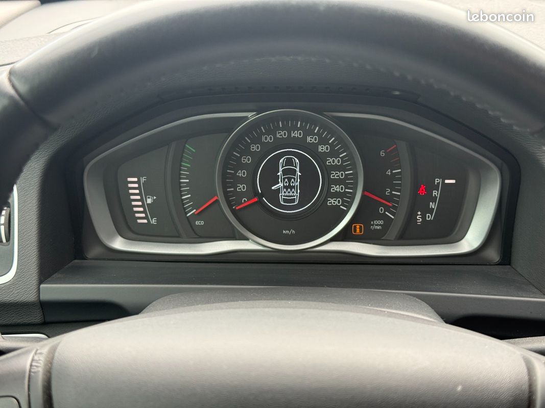 VOLVO V60 D4 190 ch StopStart Geartronic 8 Momentum (image 16)