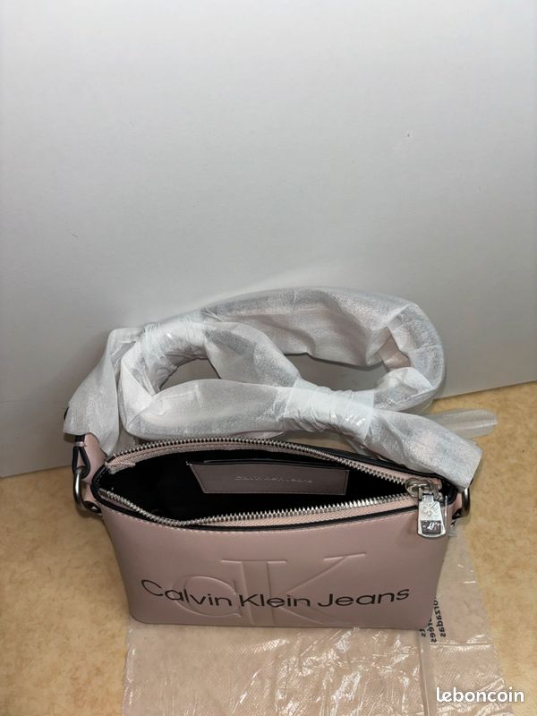 Sac Calvin Klein rose neuf (image 8)