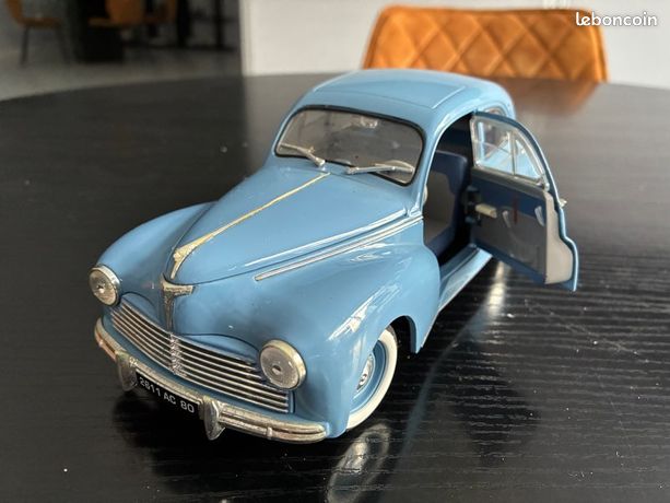 Solido 1/18 Peugeot 203 Coupé – Bleu Foncé, Roues Directionnelles, état Neuf