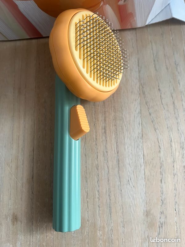 Brosse pour chats ou chiens avec Bouton Autonettoyant (image 3)