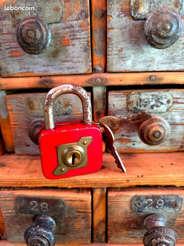 lot de 2 cadenas anciens + clées