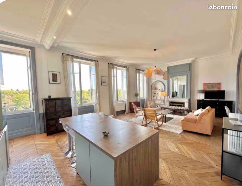Appartement 6 pièces 156 m² · à Caluire-Et-Cuire · 156 m² · 2 400 €/mois
