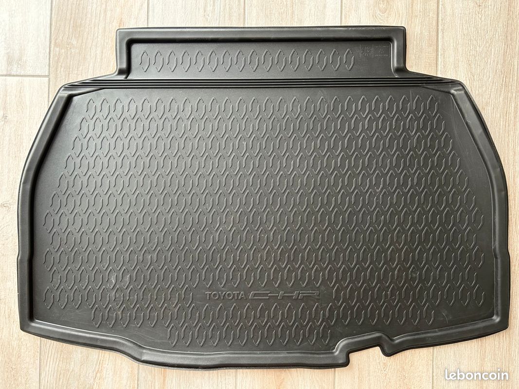 Tapis de coffre caoutchouc Toyota C-HR, année 2024 (image 1)
