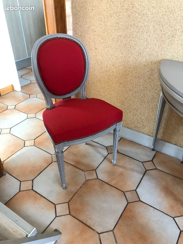 Vend table ronde et 3 chaises (image 3)