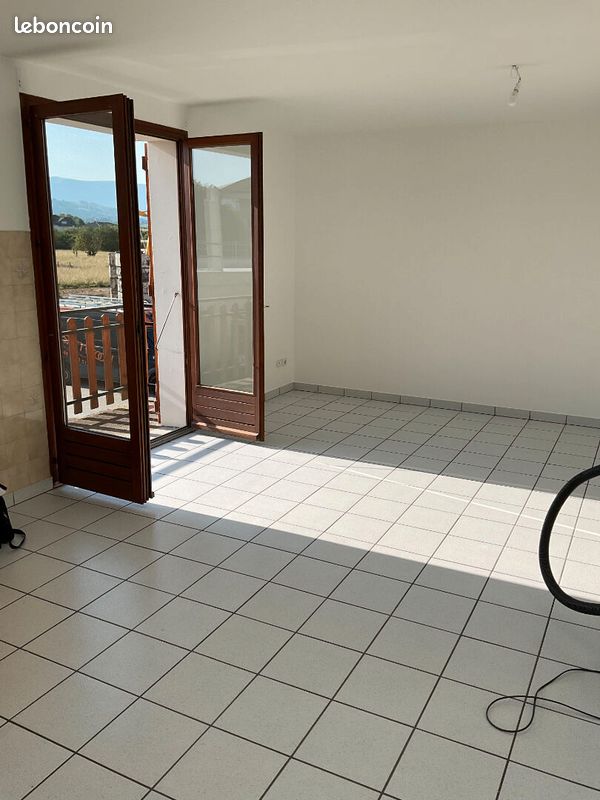 Appartement 3 pièces 79 m² · à Vallières-sur-Fier · 79 m² · 890 €/mois