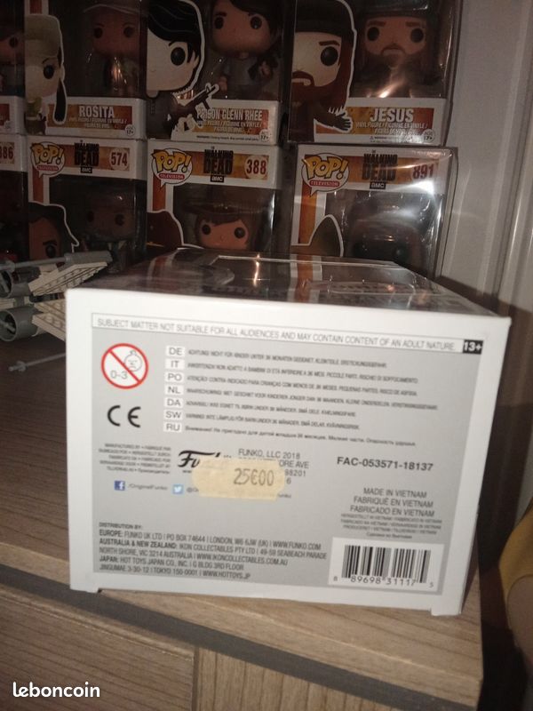 Funko Pop Marvel Deadpool 323 Chicken Deadpool Amazon Exclusive (image 6)