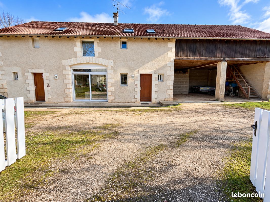 Immeuble 133 m² · à Sarliac-sur-l'Isle · 133 m² · 187 000 €