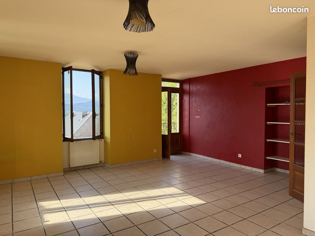 Appartement 3 pièces 70 m² · à Saint-Pierre-d'Albigny · 70 m² · 850 €/mois
