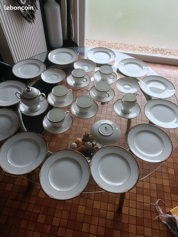 Service en porcelaine Wedgwood Cavendish – Made in England – 38 pièces – (image 1)