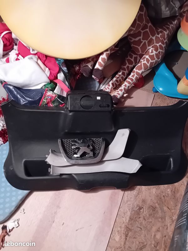 207 sw coffre cache - Équipement auto