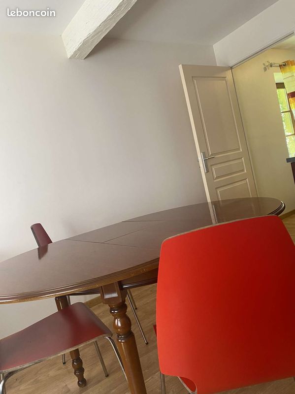 Meuble télé , table extensible et 3 chaise rouge (image 1)