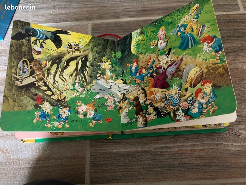 Idée cadeau,2 gros livres de contes en pages cartonnées, plusieurs histoires (image 4)