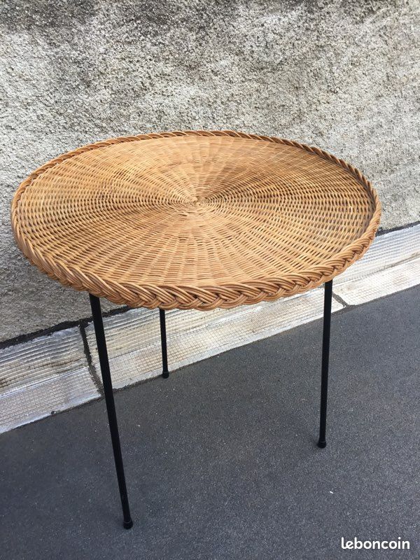 Table ronde structure fer tripode noir plateau osier vintage (image 2)