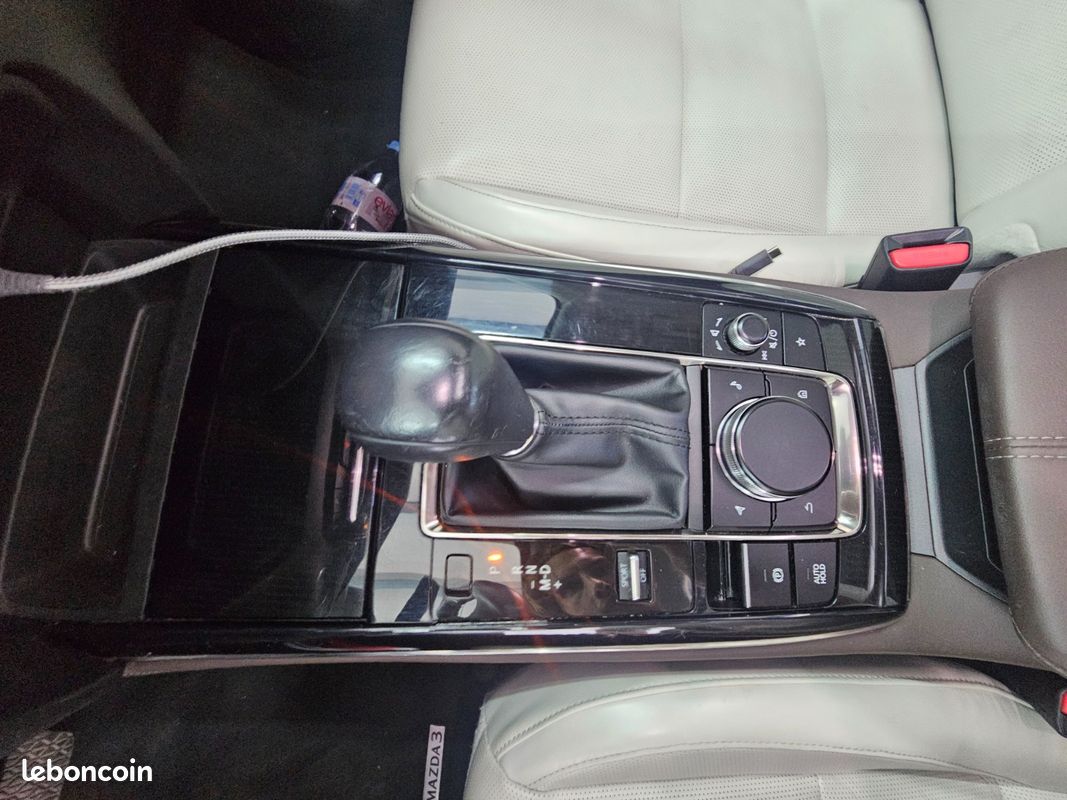 MAZDA CX-30 Exclusive 4x2 toit ouvrant / appel carPlay et Android auto / feux et essuis glace automatique / regulateur adaptatif / affichage tete auto / sièges et volant électrique chauffant (image 23)