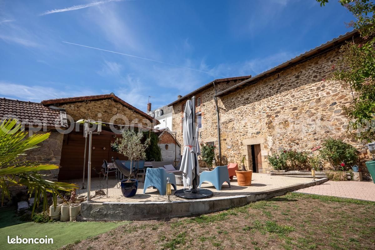 Maison 6 pièces 233 m² · à Saint-Victurnien · 233 m² · 290 000 €