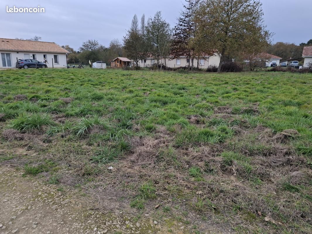 Terrain 823 m² · à Labrit · 38 022 €