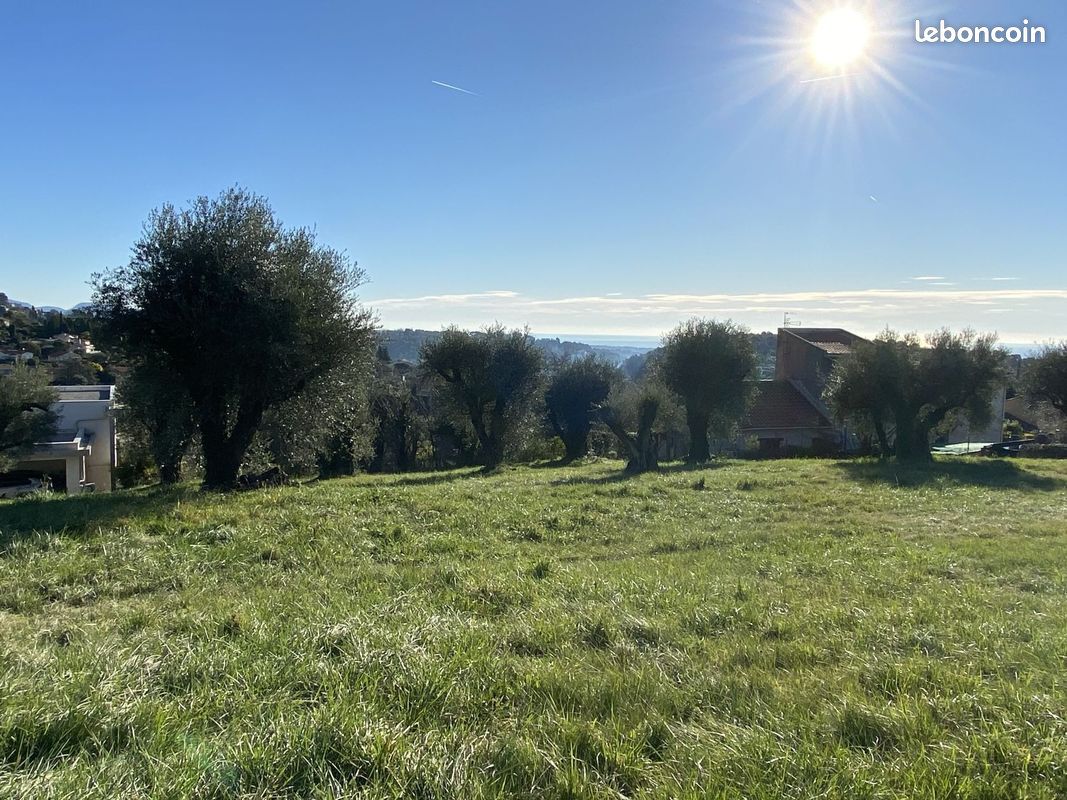 Terrain à bâtir de 1001 m² à VENCE (06) · 450 000 €