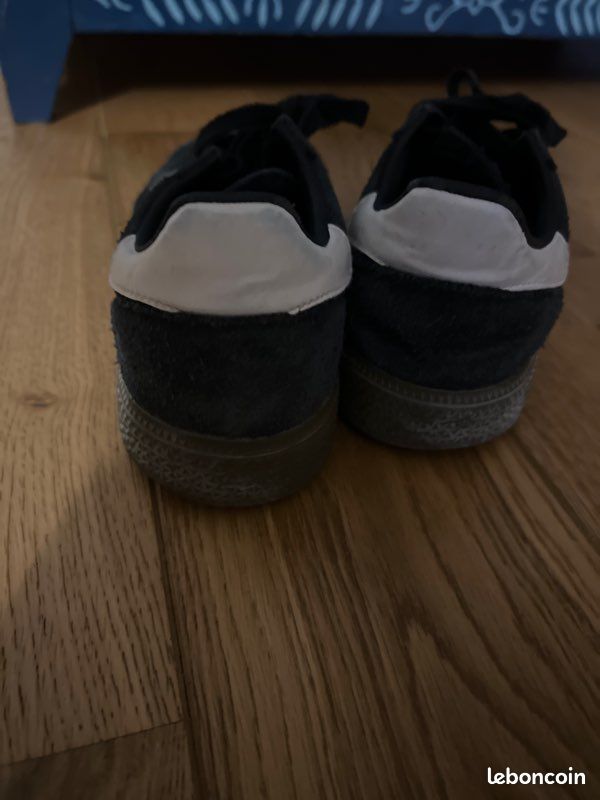 Adidas noir abîmé (image 2)