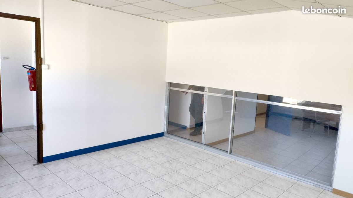 Location bureaux 15 / 20 / 75 m2 - 1er étage - zone de Courtine - Avignon - proche gare TGV (image 1)