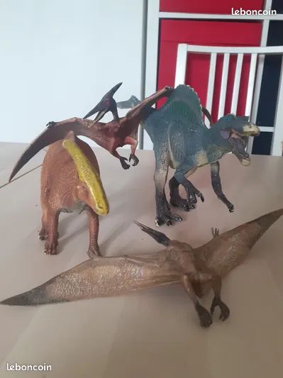 Lot de 4 figurines dinosaures (image 1)