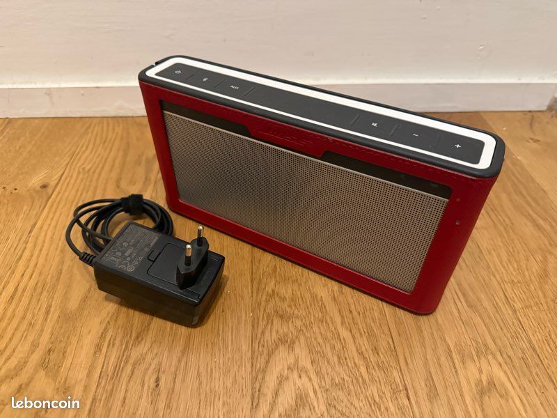 Enceinte Bluetooth Bose SoundLink III housse rouge chargeur