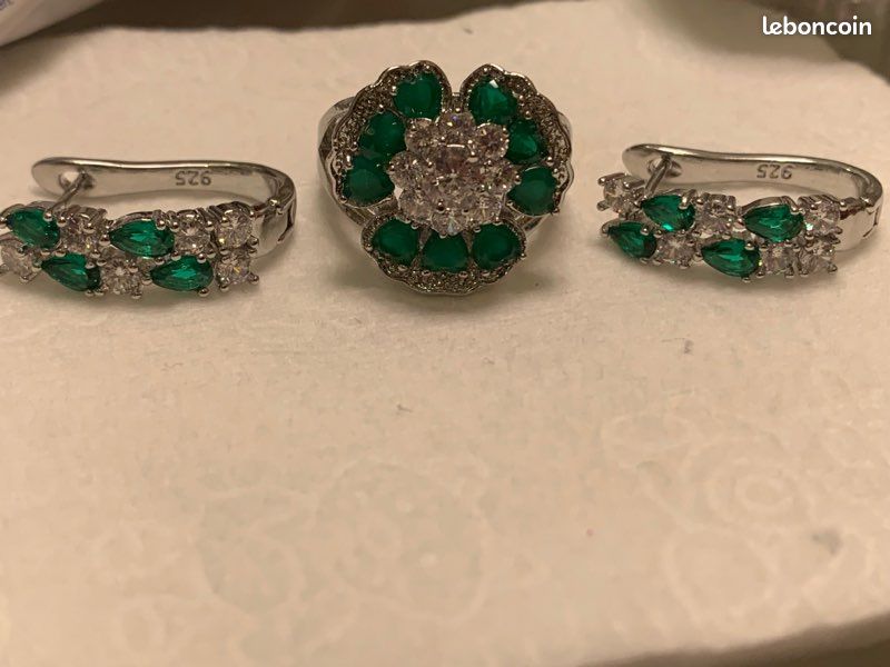 Lot de bijoux en argent et émeraude (image 5)