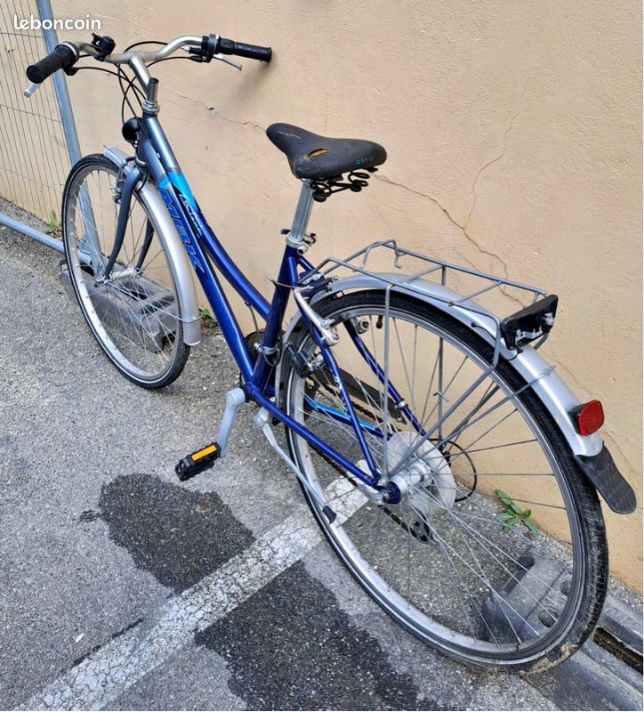 Vélo route ville vtc urbain femme MBK Saint Brieuc roues 700 28