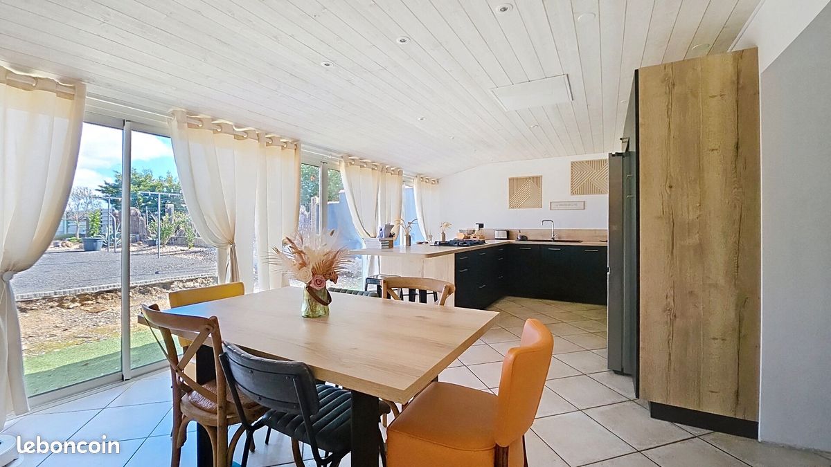 Maison 8 pièces 252 m² · à Doix lès Fontaines · 252 m² · 247 000 €