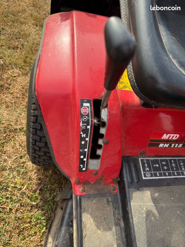 MTD RH115 – Tracteur tondeuse 11,5 CV – Coupe 80 cm – Bac + déflecteur (image 8)