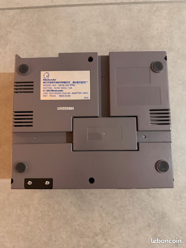 Console Nintendo NES (FRA) + 2 Manettes + Câbles Officiels (image 3)