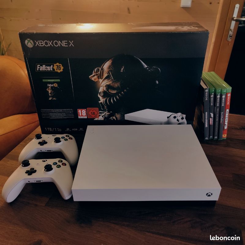 Xbox One X 1To - 2 Manettes - 6 jeux (image 1)