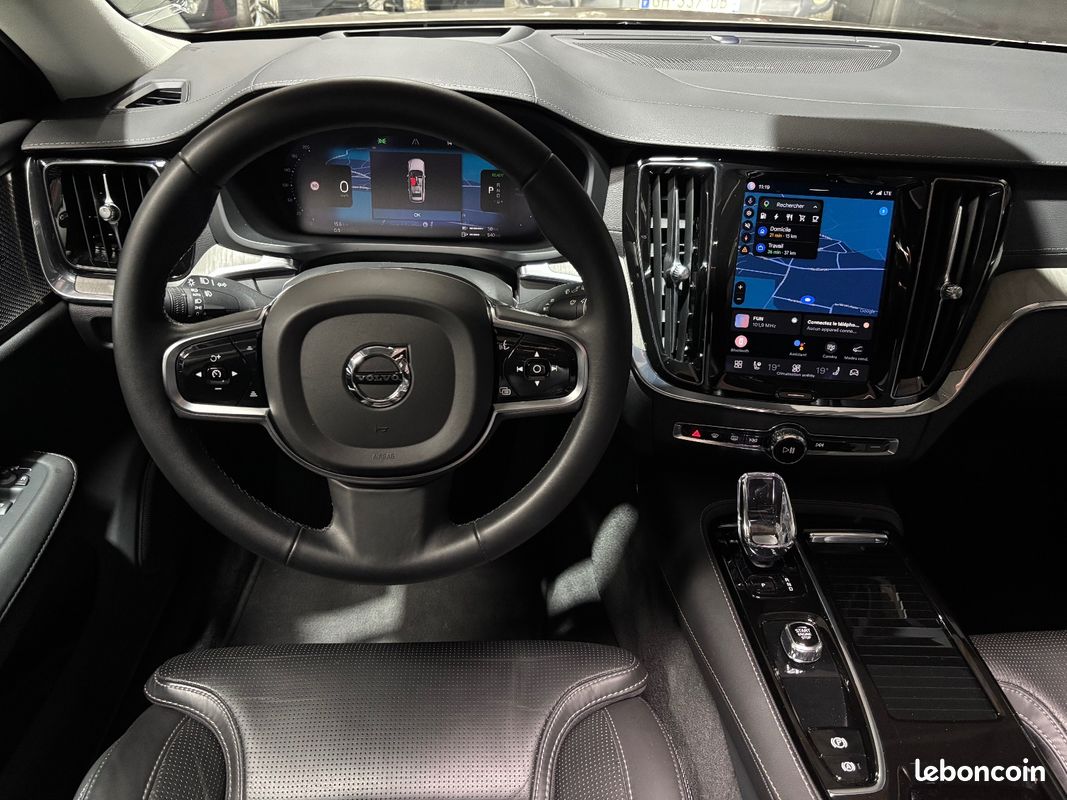 VOLVO V60 T6 AWD Hybride Recharge 253 ch + 145 ch Geartronic 8 Ultimate - SUIVI COMPLET VOLVO / ORIGINE FRANCE (image 11)