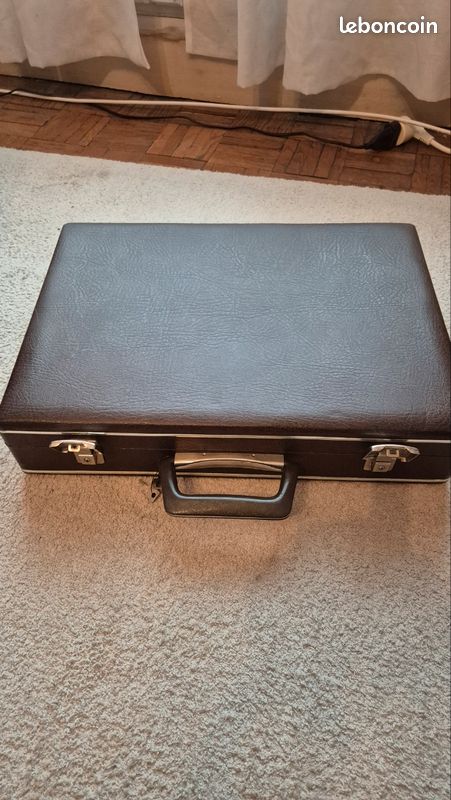 Valise à deux roulettes Lancel vintage des années 70 - Label Emmaüs
