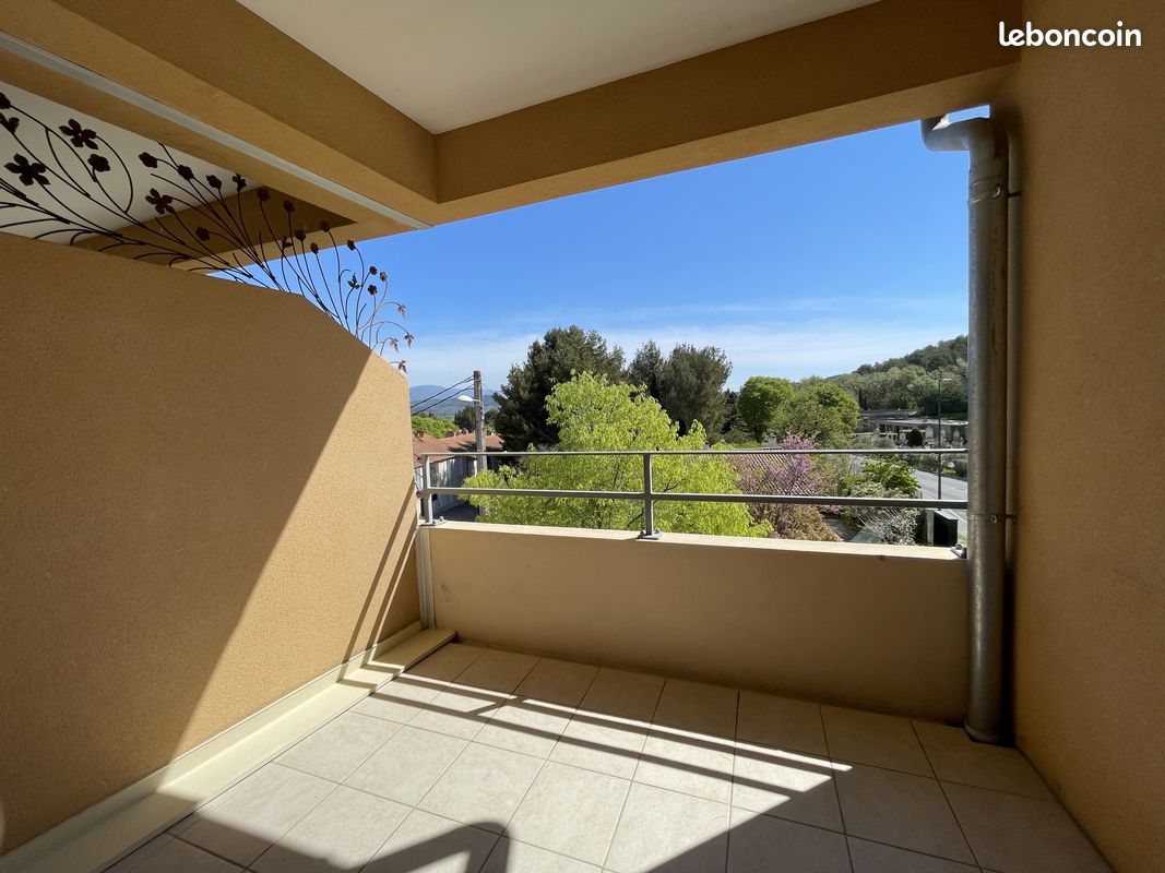 Appartement 2 pièces 32 m² · à La Roque-d'Anthéron · 32 m² · 600 €/mois