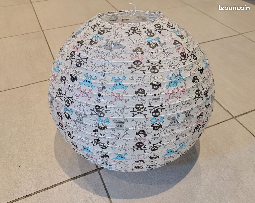 Abat-jour / Lampion japonais Boule – Motif Têtes de Mort & Pirates (Diamètre 40cm) (image 1)