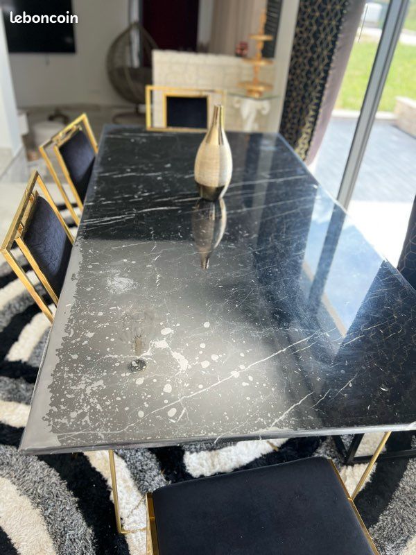Table à manger en marbre noir et blanc avec pied doré – 2m x 90 cm (image 2)